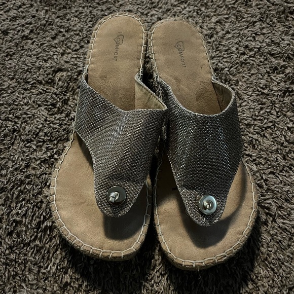 I Heart Comfort Gold Metallic Wedge Thong Sandals 9M - Picture 2 of 6